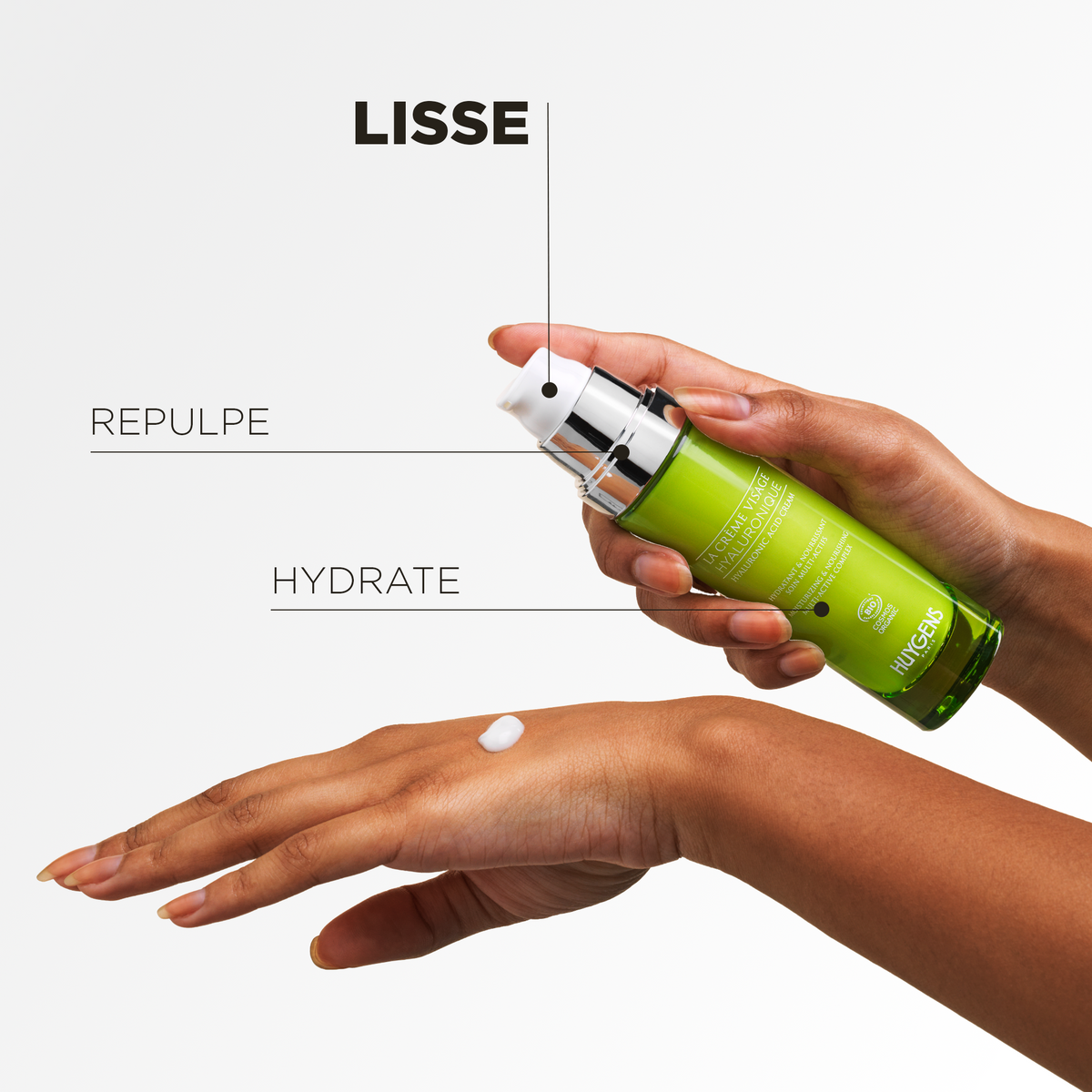 La crème lisse, repulpe et hydrate la peau