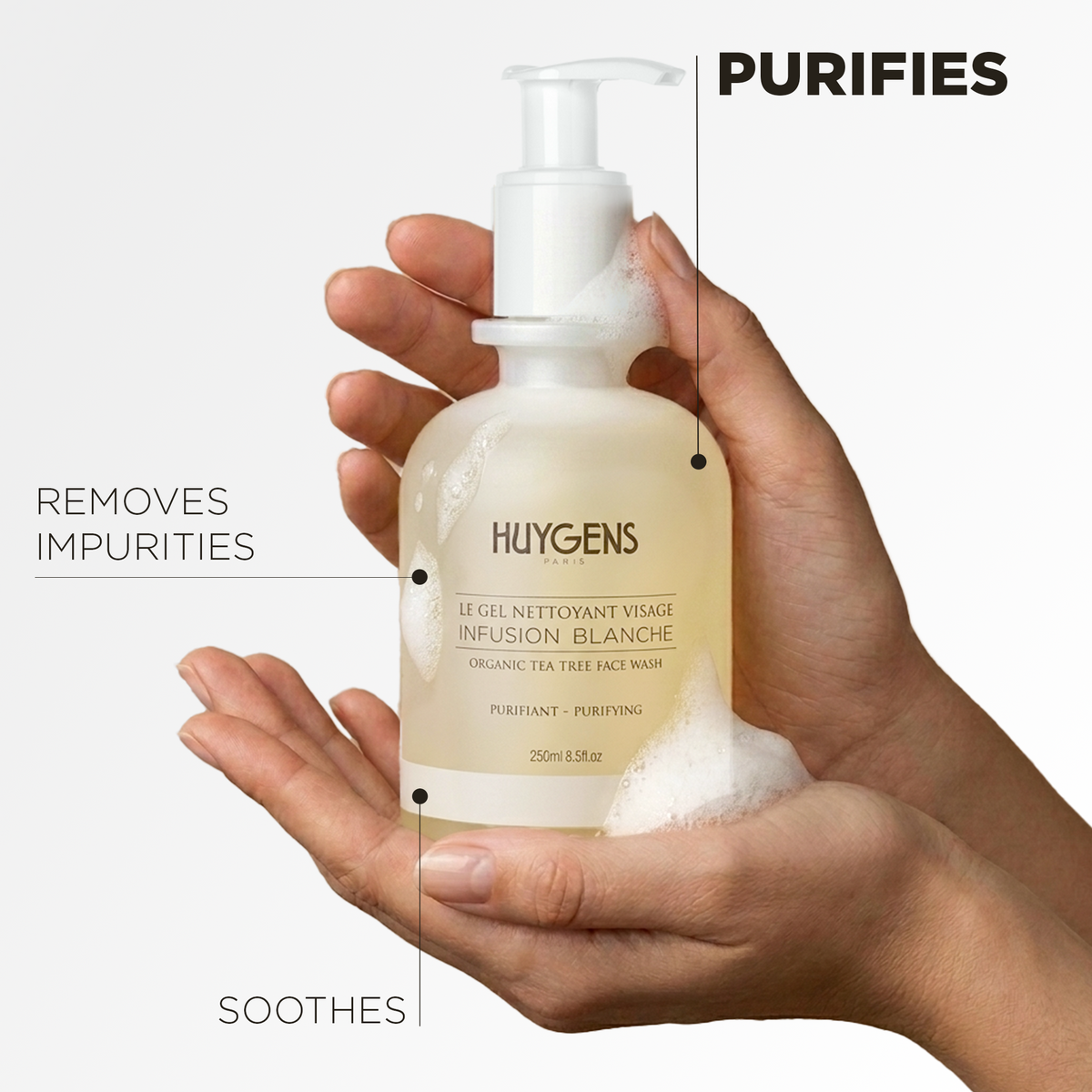 Bottle held in both hands: the gel purifies, removes impurities and soothes